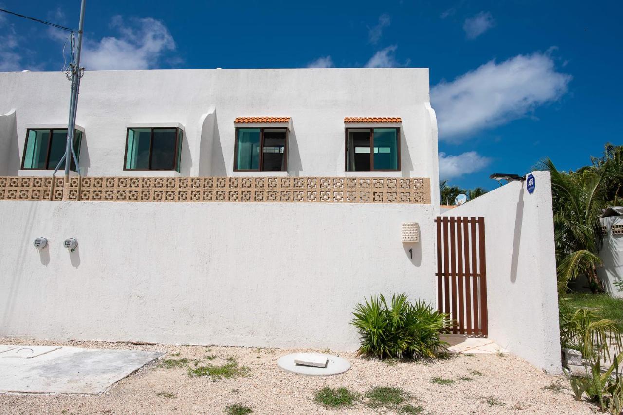 97982 New Modern Villa, Private Pool, High Internet Speed, 2 Blocks From The Beach Pueblo Pueblo Chicxulub 外观 照片